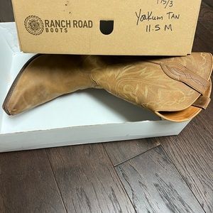 Size 11 1/2 Ranch Road Yoakum tan men’s cowboy boots